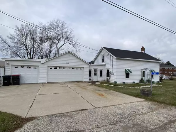 315 Weis St, Allenton, WI 53002