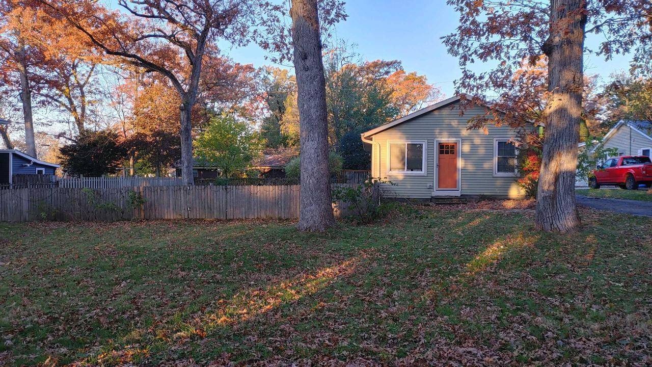 N9113 Hickory St, East Troy, WI 53120