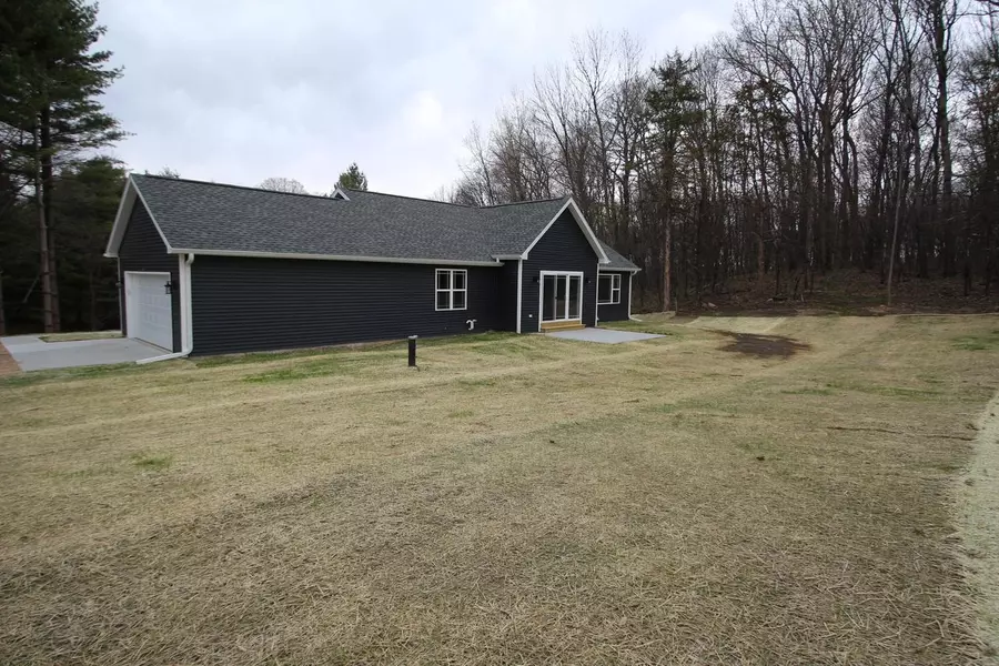 E12784 Clingmans Rd, Baraboo, WI 53913