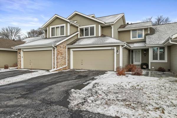 103 E Sutton Pl #B, Waukesha, WI 53188