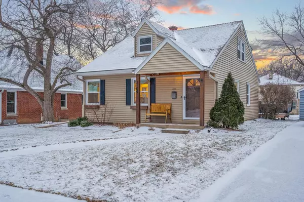 2109 N 85th STREET, Wauwatosa, WI 53226