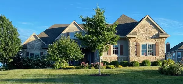 N55W20893 Carters Crossing Cir, Menomonee Falls, WI 53051