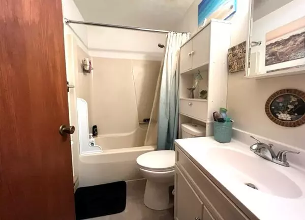 Howards Grove, WI 53083,1002 Truman CIRCLE #1004