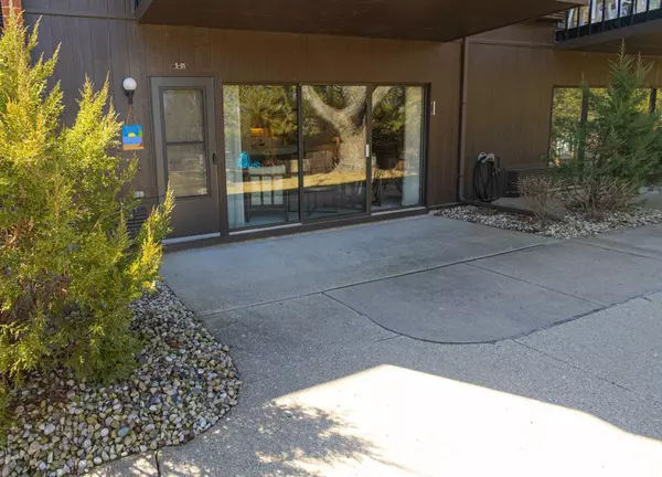 5 Zurich Ct #05-05, Lake Geneva, WI 53147