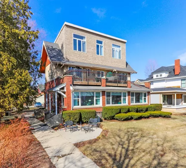 1019 W Main St, Lake Geneva, WI 53147