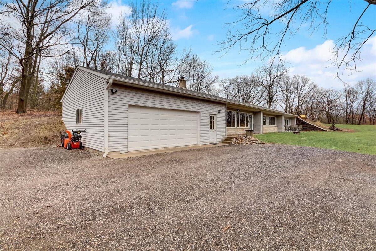 W4103 Woodview Trce, East Troy, WI 53120