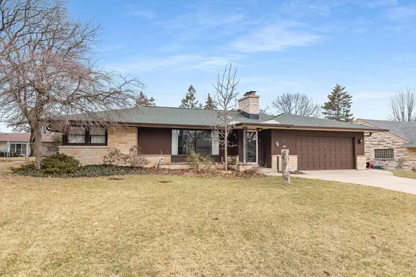 7503 W Wells St, Wauwatosa, WI 53213