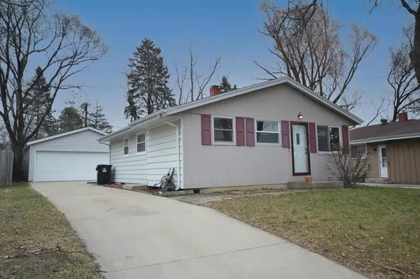 19 Oregon St, Racine, WI 53405