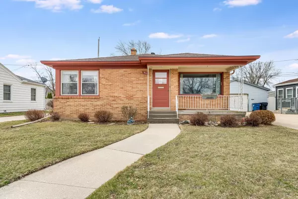 917 Willmor St, Racine, WI 53402