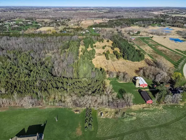 Hartford, WI 53027,585 Clare Ln