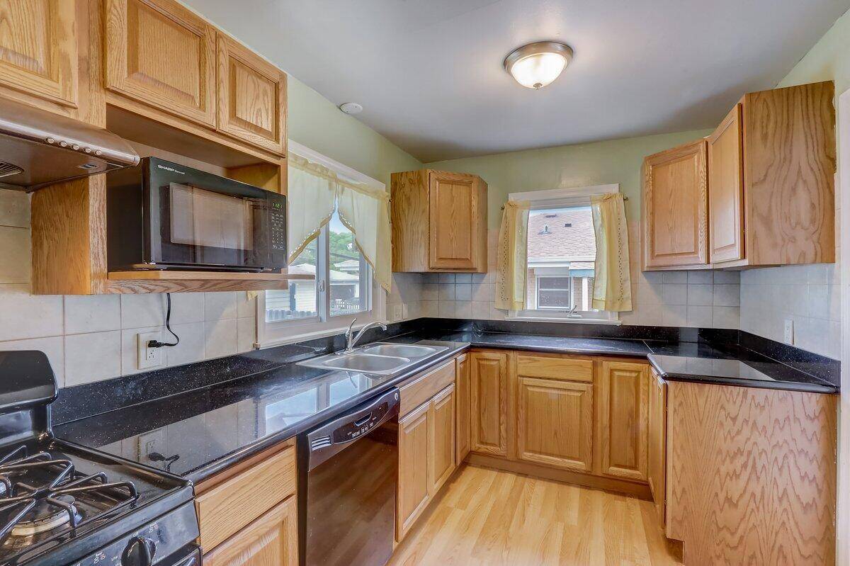 West Allis, WI 53214,1209 S 118th St