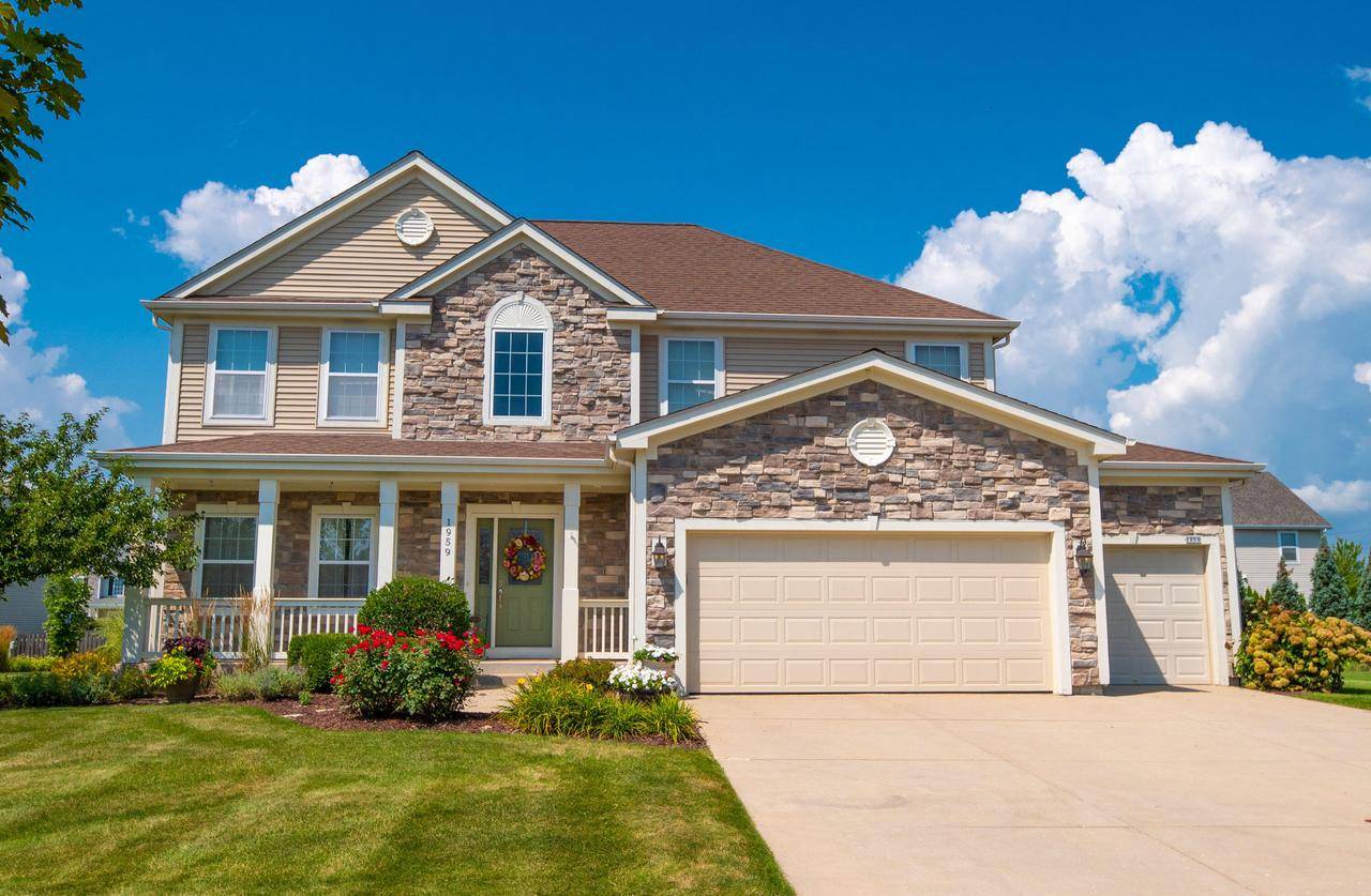1959 Pawnee Dr, Grafton, WI 53024
