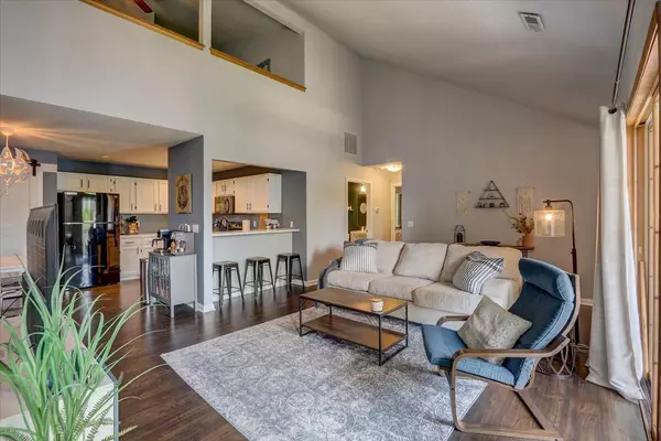 1097 Quinlan DRIVE #G, Pewaukee, WI 53072