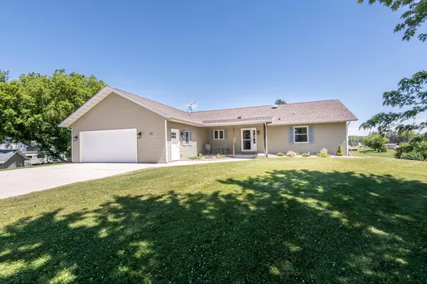 211 Cranberry Ct, Waldo, WI 53093