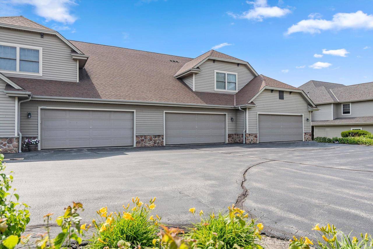1623 New Port Vista Dr, Grafton, WI 53024