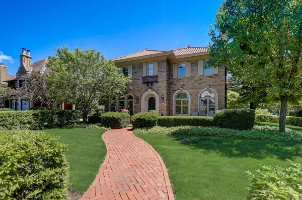 3500 N Shepard Ave, Shorewood, WI 53211