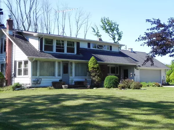 279 Cedar Beach Rd, Belgium, WI 53004