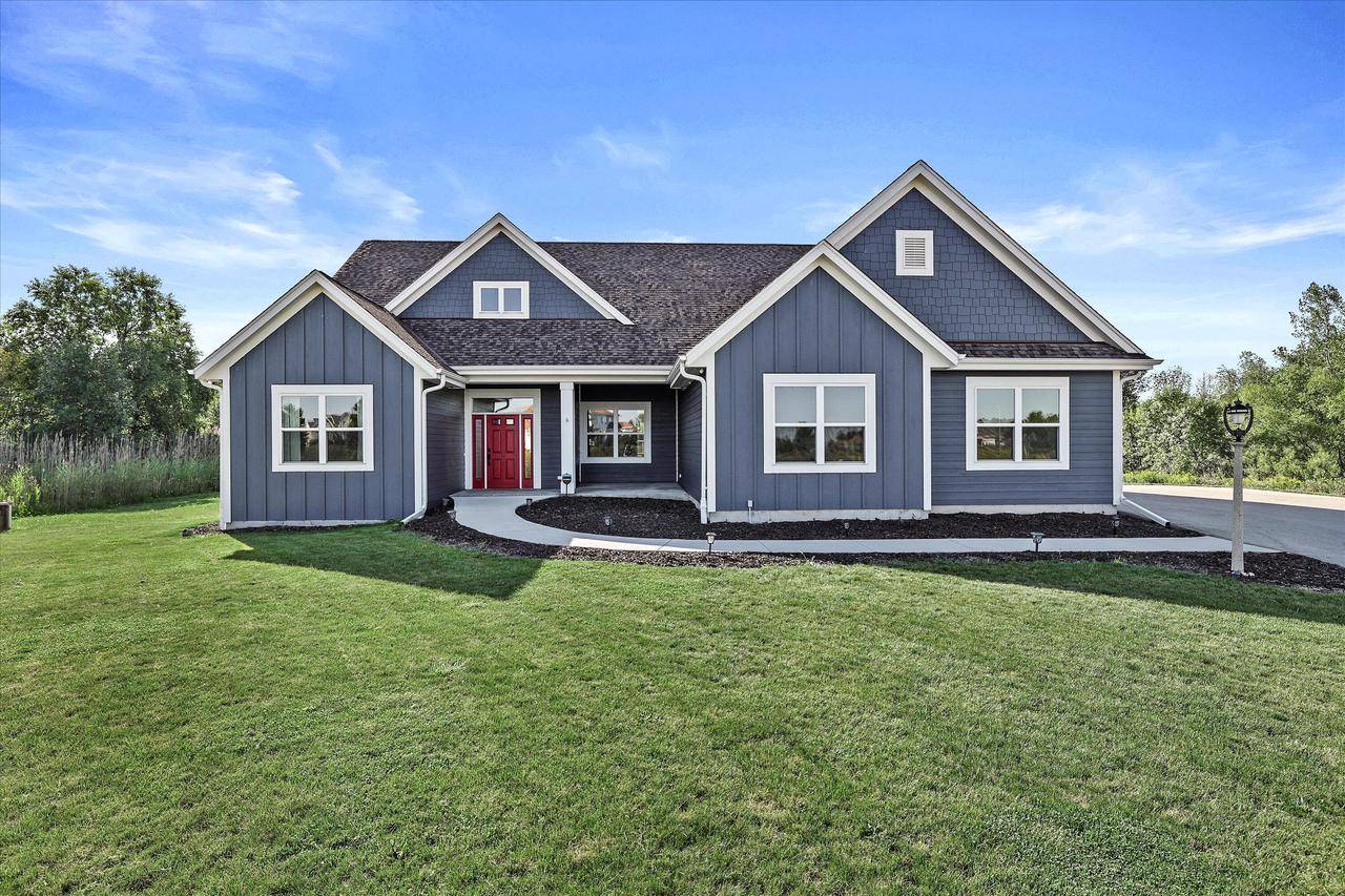 862 Lantern Ct, Grafton, WI 53024