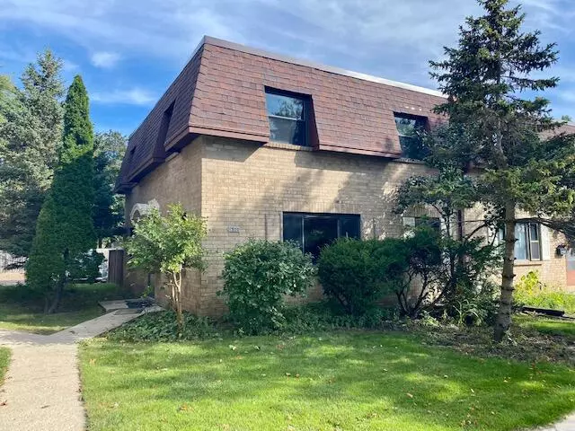 New Berlin, WI 53151,1500 S Coachlight Dr