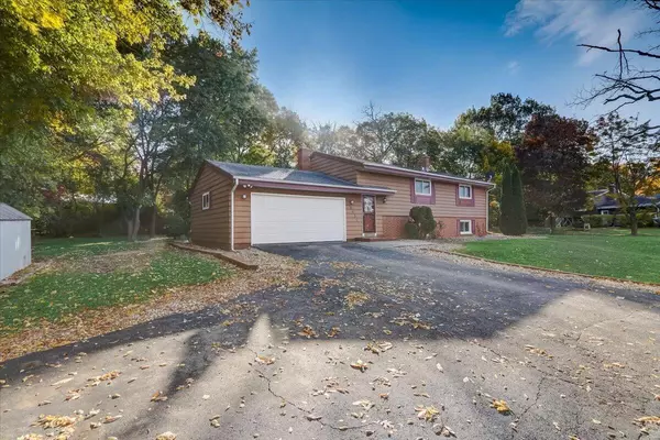 8631 Halverson ROAD, Waterford, WI 53185