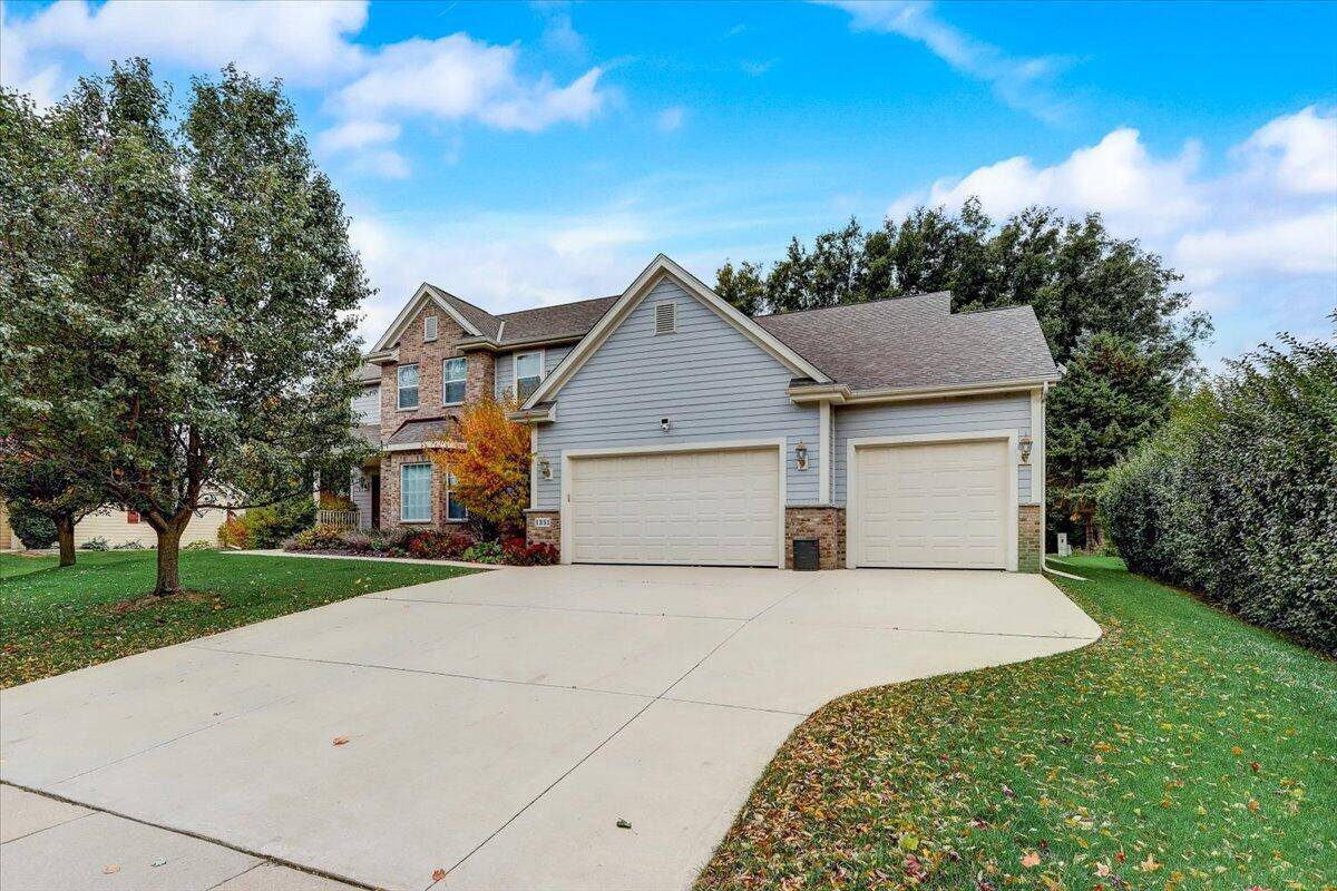 1351 Bobolink Ave, Grafton, WI 53024