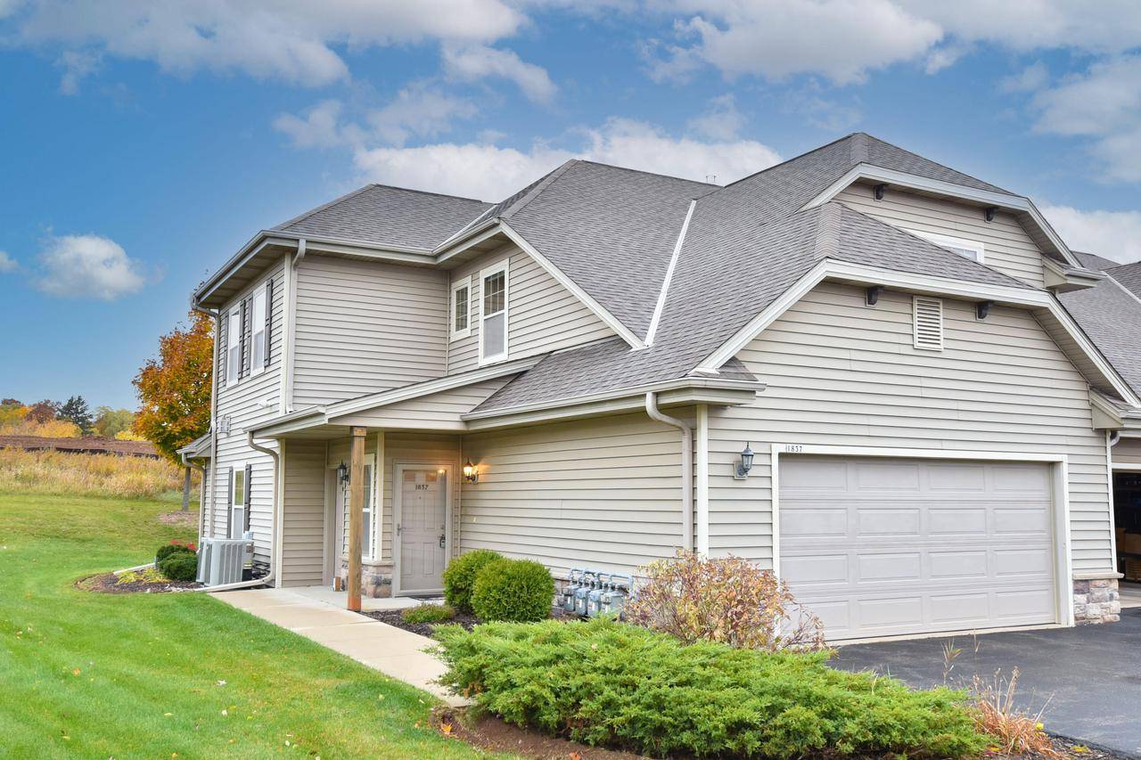 1837 New Port Vista Dr, Grafton, WI 53024