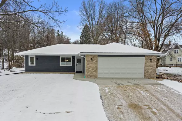 706 Wenzel Ave, Fredonia, WI 53021