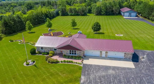 3885 Pioneer ROAD, Richfield, WI 53076