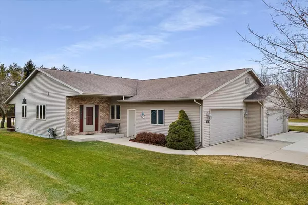 206 Christines WAY #1, Random Lake, WI 53075