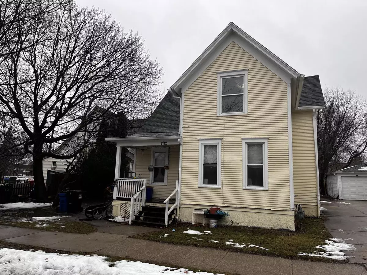Racine, WI 53402,1712 LaSalle St