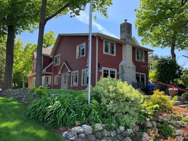 N51W34318 Park Bay ROAD, Okauchee, WI 53069