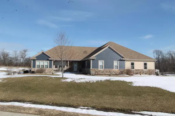 7900 Stone Creek WAY, Caledonia, WI 53108