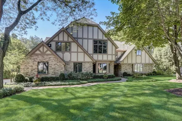 19715 Independence COURT, Brookfield, WI 53045