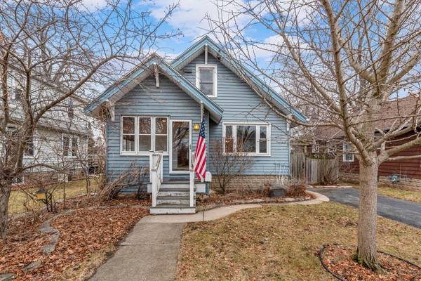 322 W Wabash AVENUE, Waukesha, WI 53186