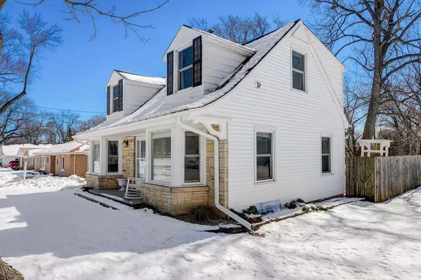 South Milwaukee, WI 53172,613 College AVENUE