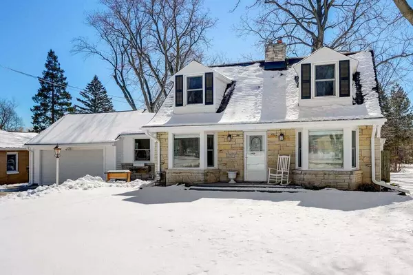 613 College AVENUE, South Milwaukee, WI 53172