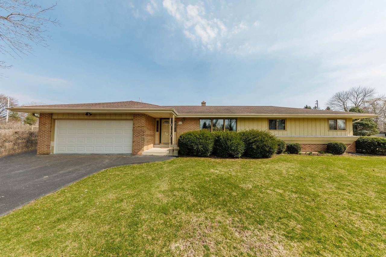 W227N3966 Lone Tree LANE, Pewaukee, WI 53072