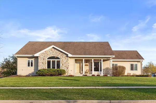 610 Two Rivers DRIVE, Mukwonago, WI 53149
