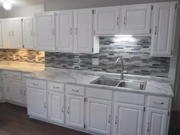 3905 N 11th STREET, Milwaukee, WI 53206