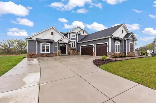 S87W17881 Edgewater COURT, Muskego, WI 53150