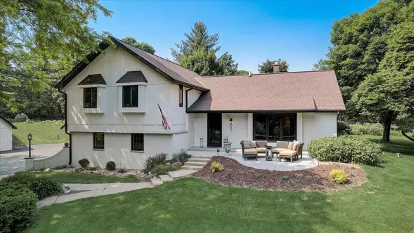 421 Pebble Creek PASS, Wales, WI 53183