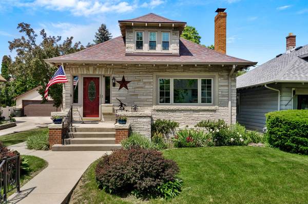 5908 W Wisconsin AVENUE, Wauwatosa, WI 53213