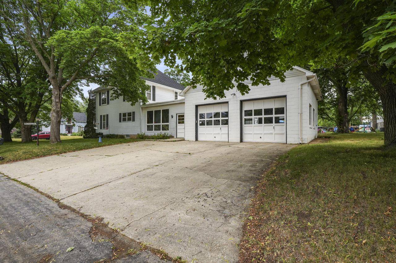 East Troy, WI 53120,2144 Clark STREET
