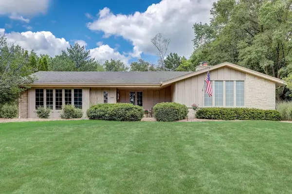 15900 Sky Cliff DRIVE, Brookfield, WI 53005