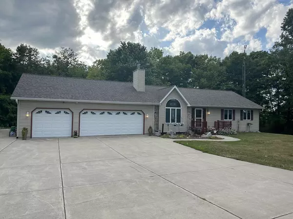 8877 Midland DRIVE, Allenton, WI 53002