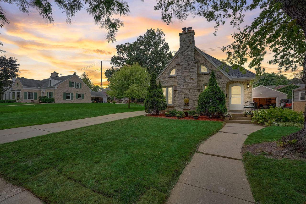 163 N 89th STREET, Wauwatosa, WI 53226