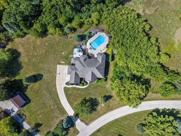 Dousman, WI 53118,W330S3817 Honeysuckle DRIVE