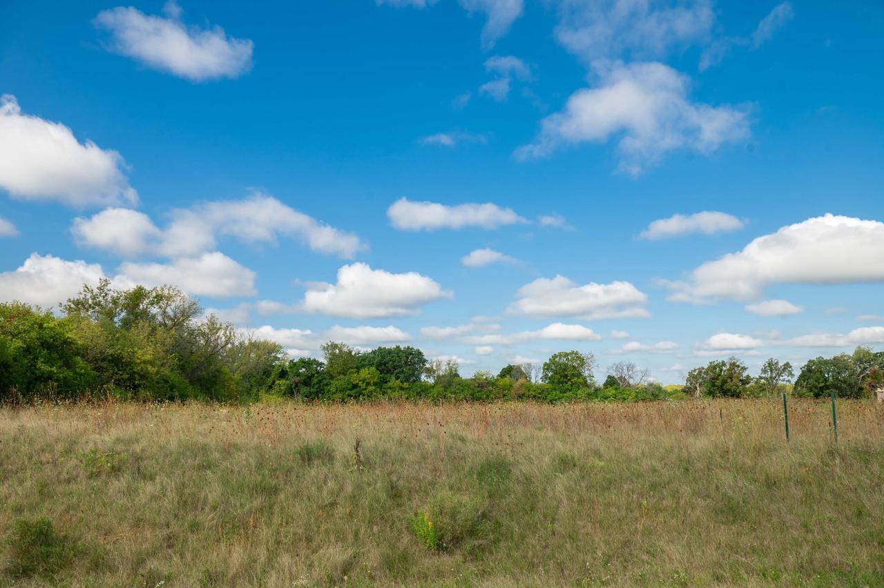 W336S351 RUSTIC COURT, Delafield, WI 53018