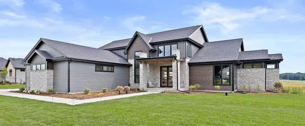 W278N6080 Serenity DRIVE, Sussex, WI 53089