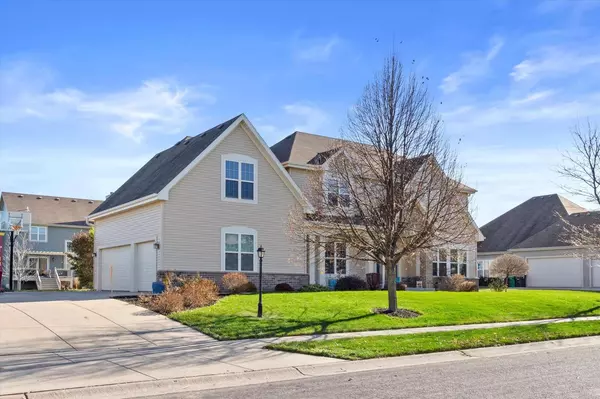 W193N5840 Canary DRIVE, Menomonee Falls, WI 53051